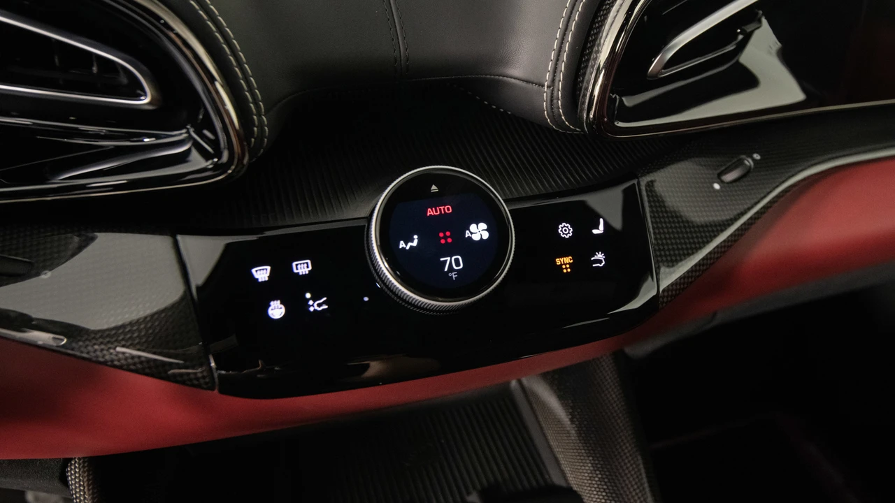 2023 Ferrari Purosangue - Image 24 of 31