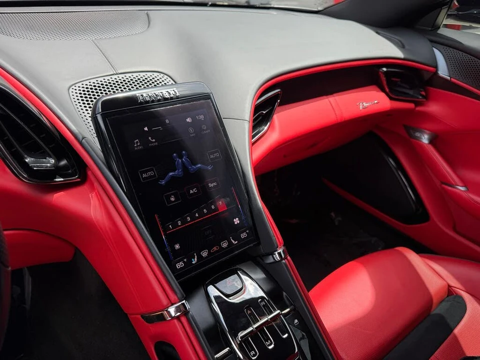 2023 Ferrari Roma - Image 30 of 31