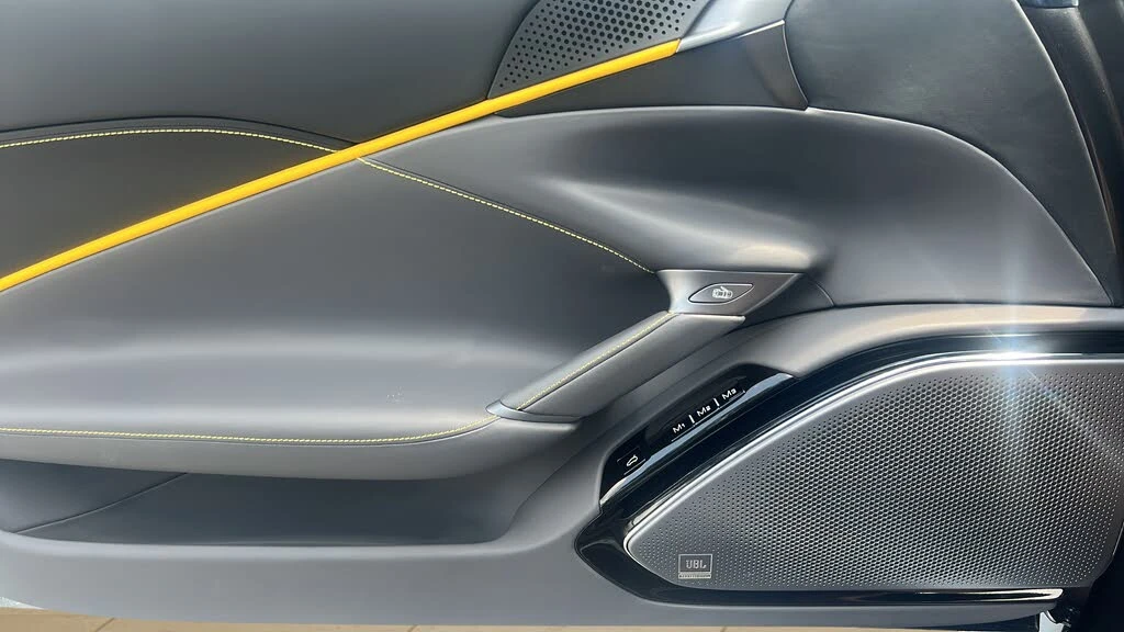 2023 Ferrari Roma - Image 24 of 31