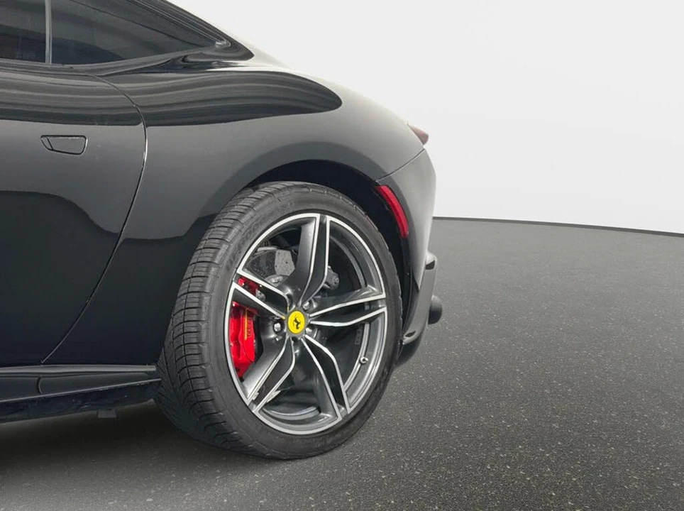 2023 Ferrari Roma - Image 14 of 31