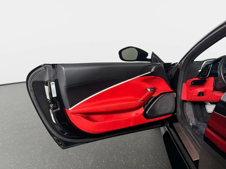 2023 Ferrari Roma - Image 26 of 31