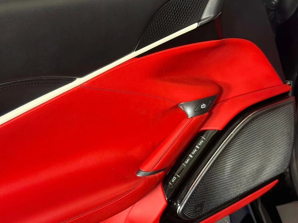 2023 Ferrari Roma - Image 27 of 31
