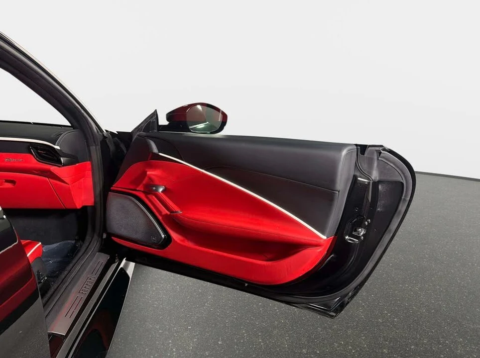 2023 Ferrari Roma - Image 18 of 31