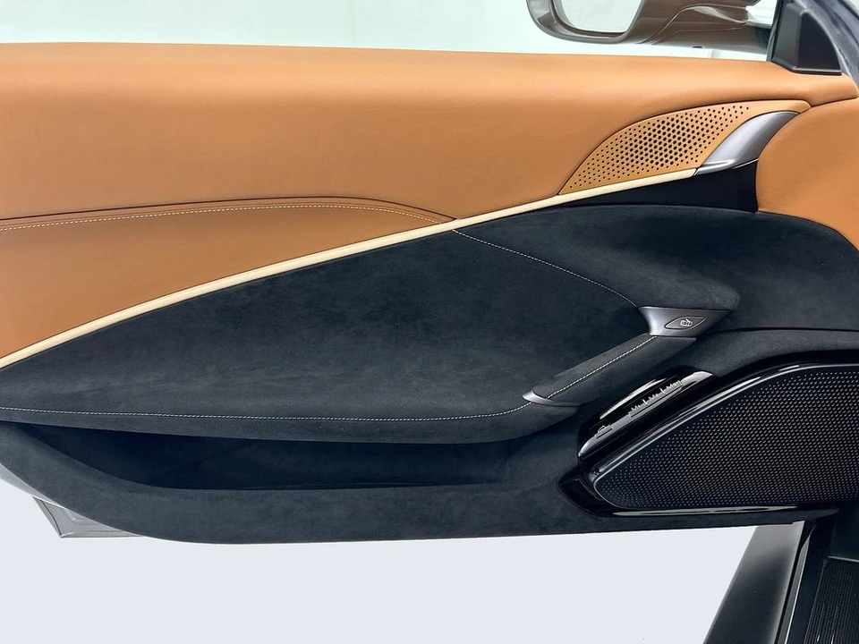 2023 Ferrari Roma - Image 23 of 31