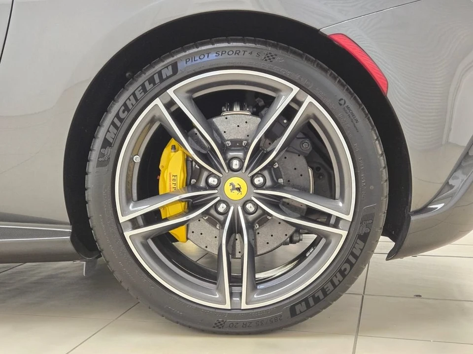2023 Ferrari Roma - Image 15 of 31