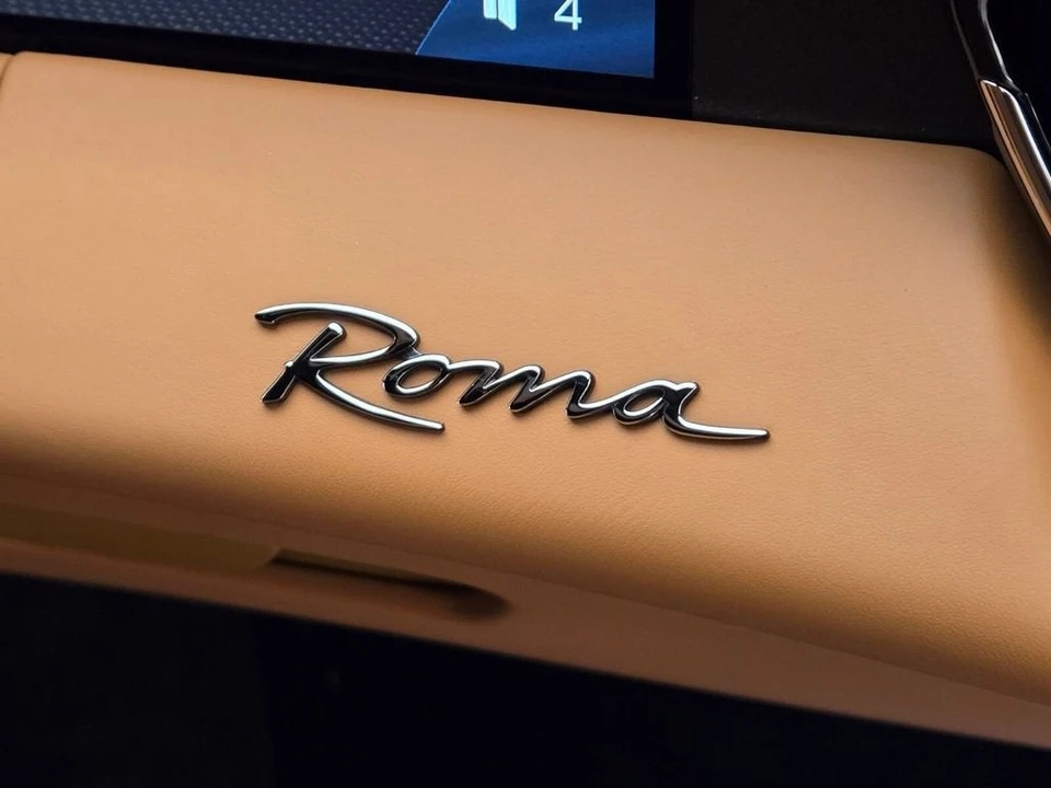2023 Ferrari Roma - Image 27 of 31