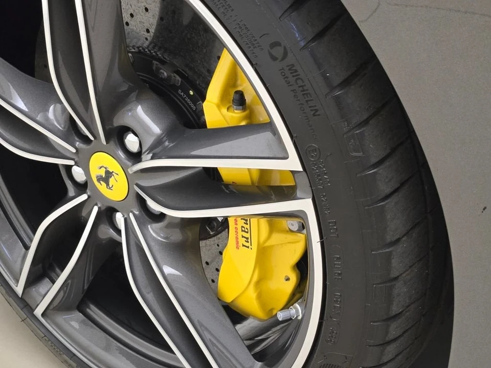 2023 Ferrari Roma - Image 14 of 31