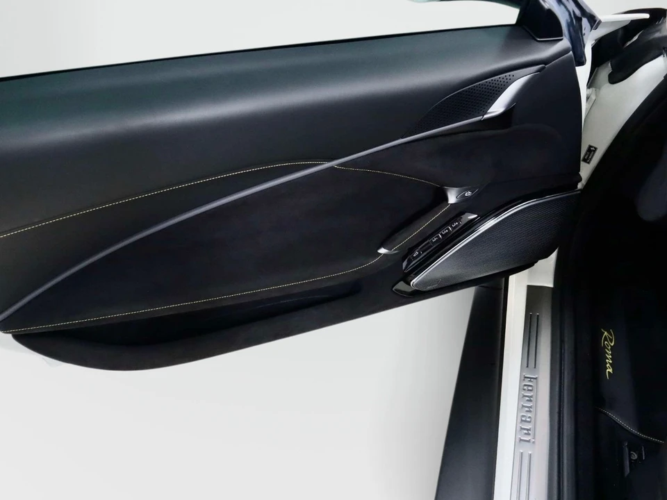 2023 Ferrari Roma - Image 17 of 31