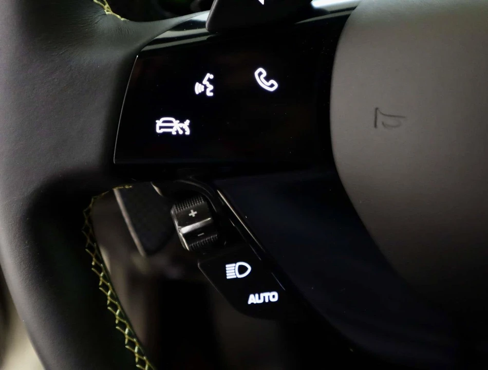 2023 Ferrari Roma - Image 25 of 31