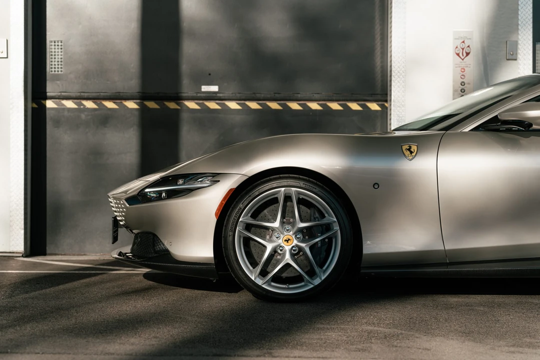 2023 Ferrari Roma - Image 28 of 31