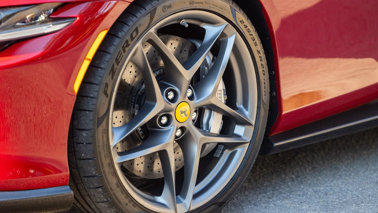 2023 Ferrari Roma - Image 18 of 31