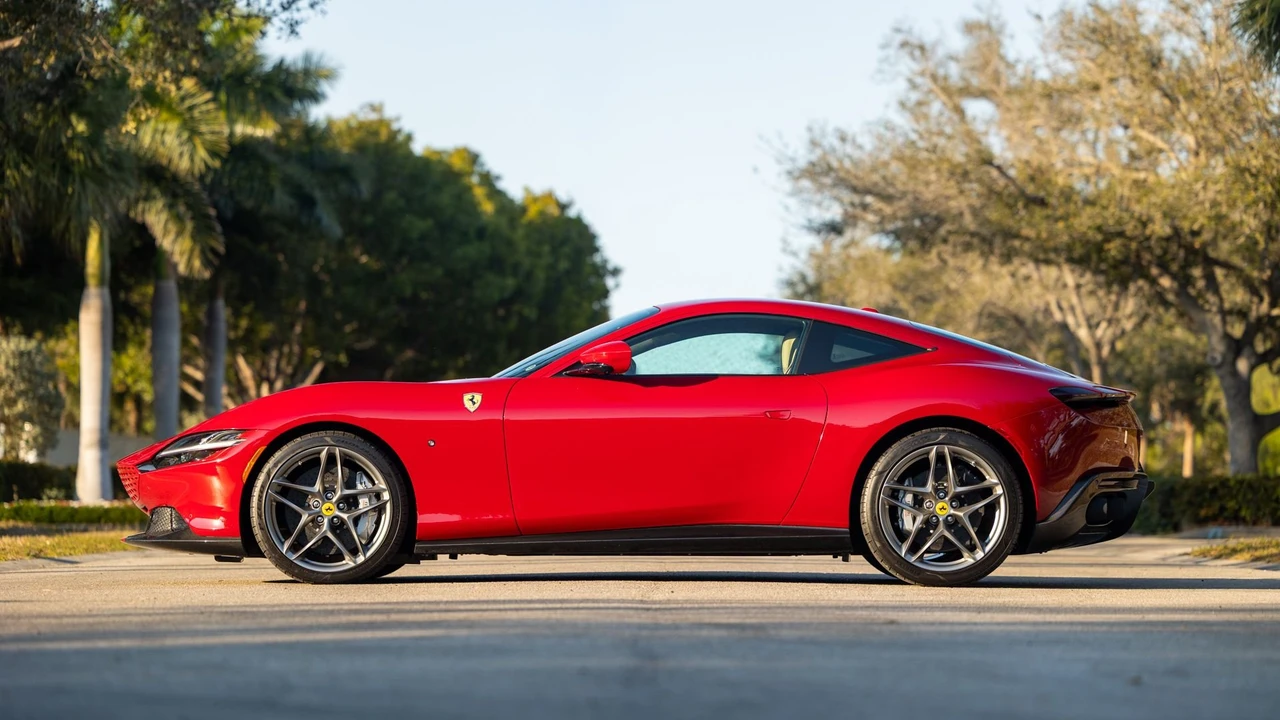 2023 Ferrari Roma - Image 12 of 31