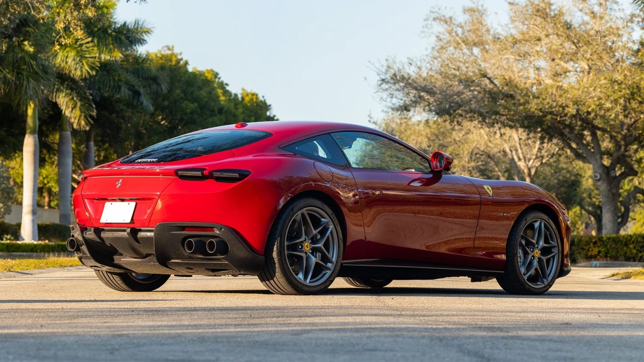 2023 Ferrari Roma - Image 16 of 31