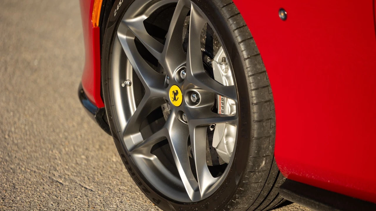 2023 Ferrari Roma - Image 30 of 31