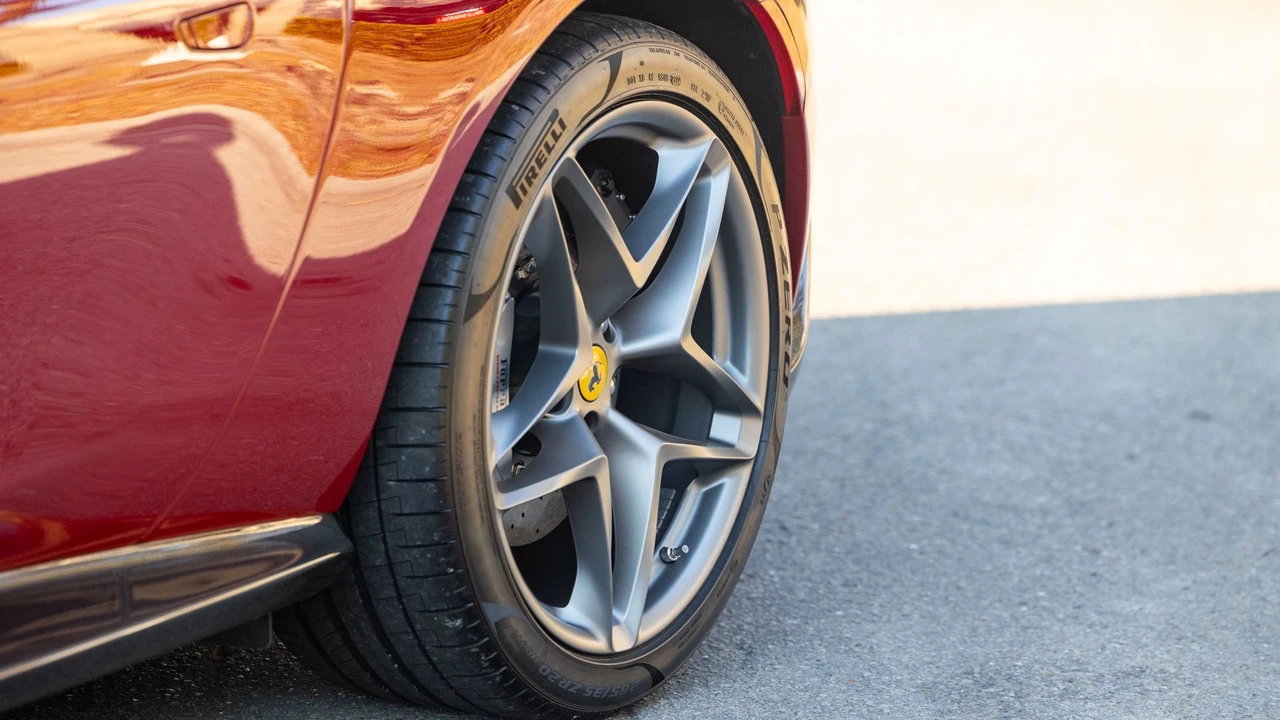 2023 Ferrari Roma - Image 23 of 31