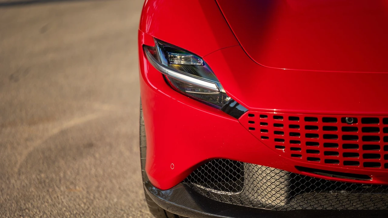2023 Ferrari Roma - Image 15 of 31