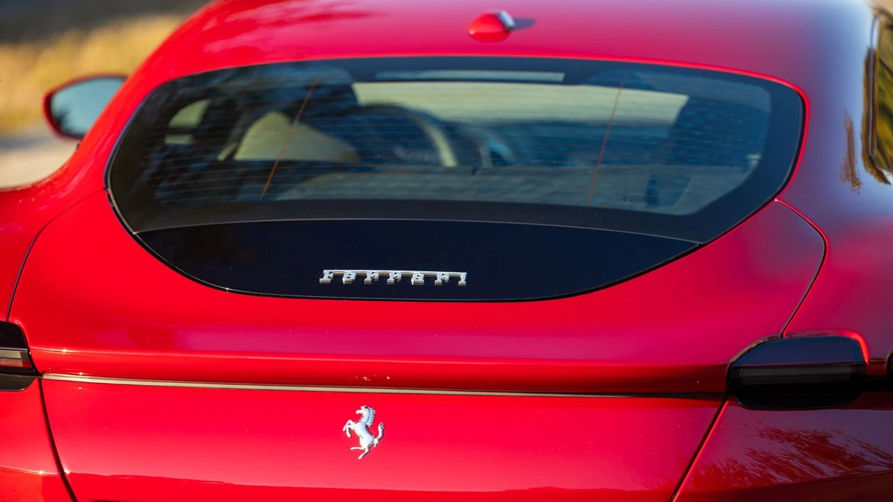 2023 Ferrari Roma - Image 22 of 31