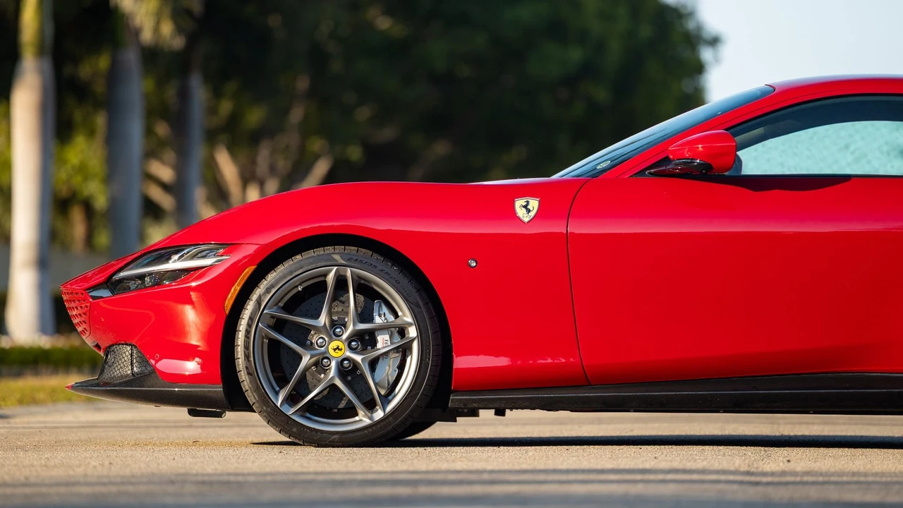 2023 Ferrari Roma - Image 8 of 31
