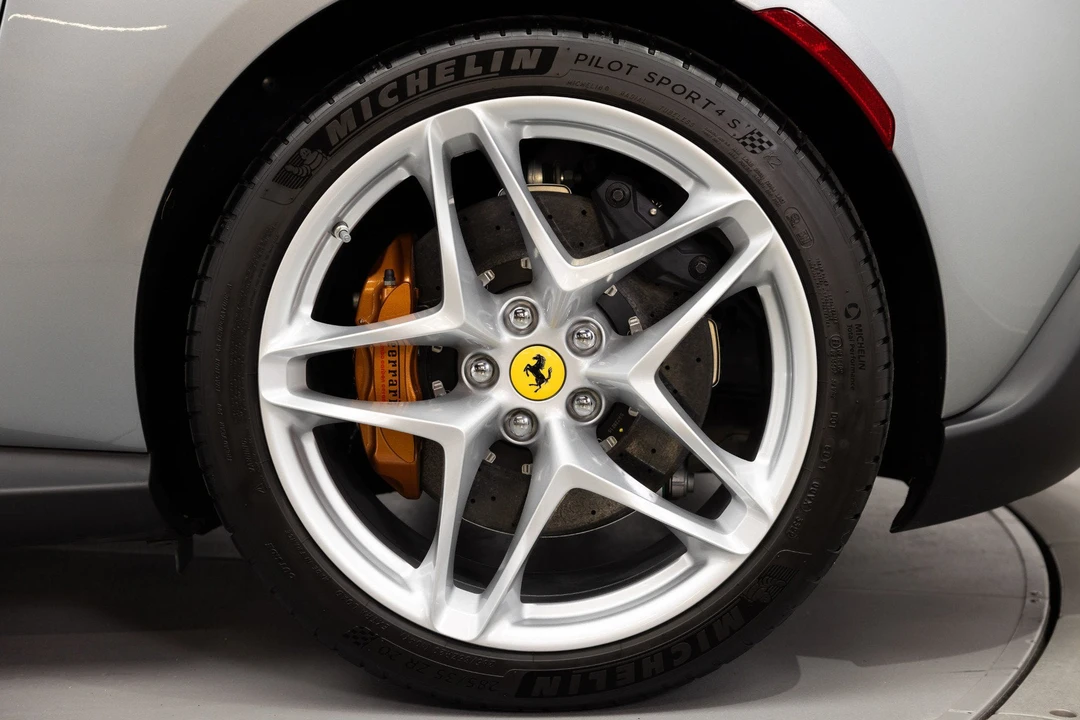 2023 Ferrari Roma - Image 14 of 31