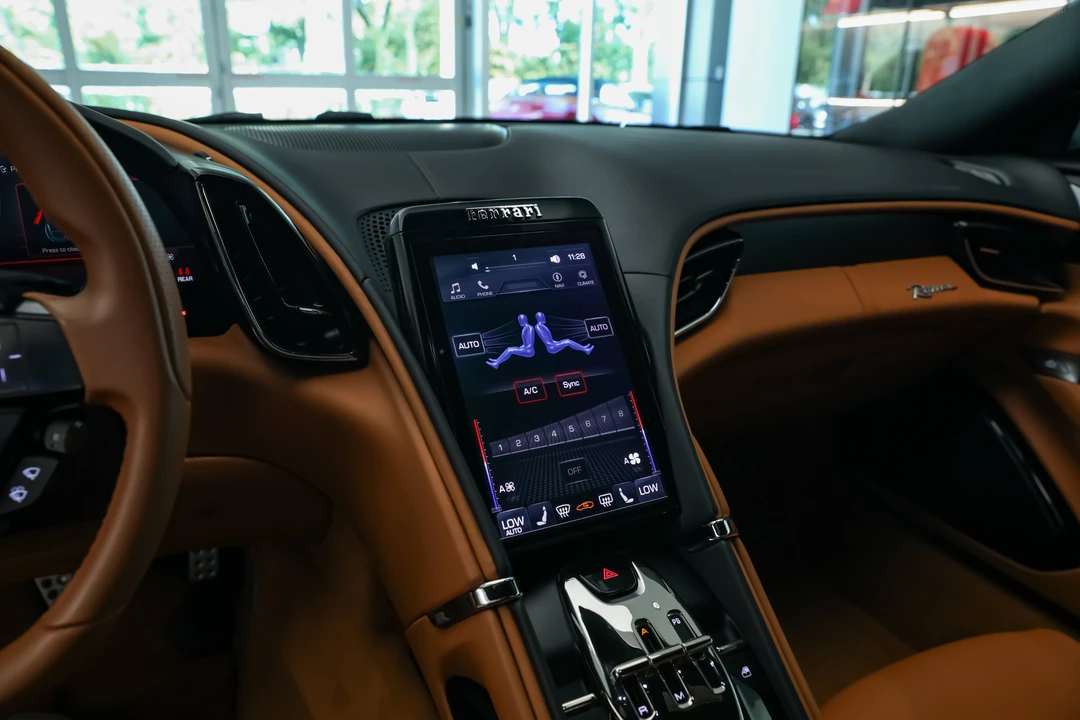 2023 Ferrari Roma - Image 26 of 31