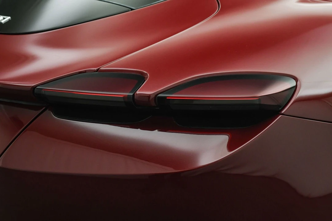 2023 Ferrari Roma - Image 26 of 31