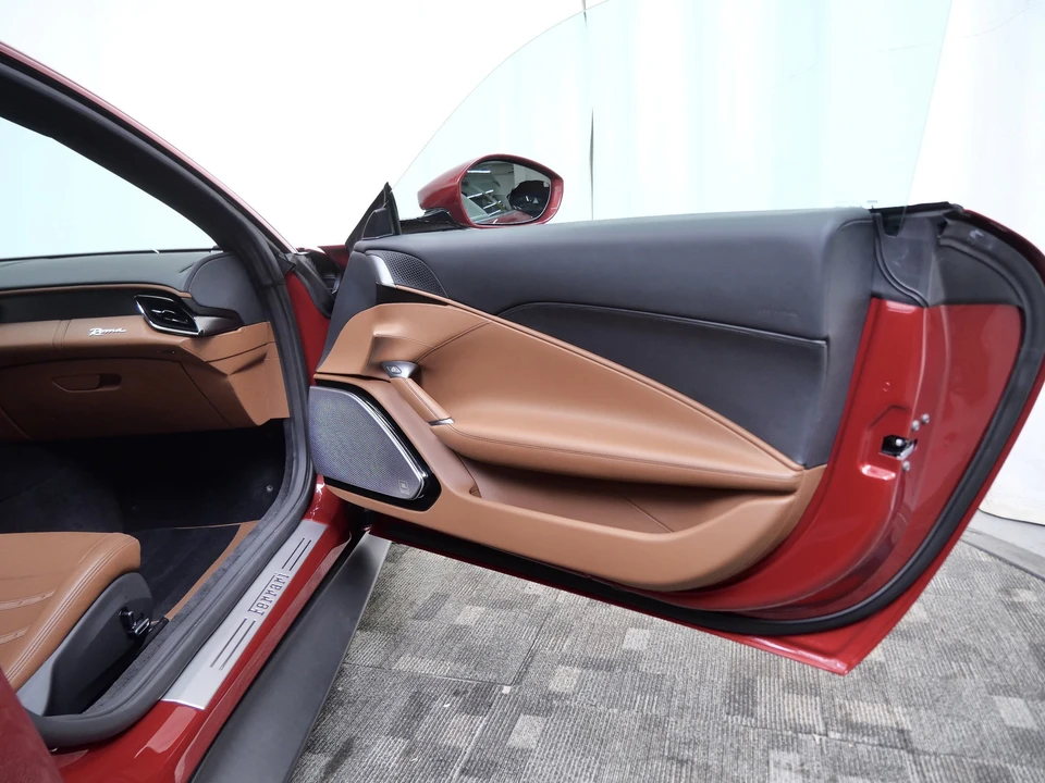 2023 Ferrari Roma - Image 12 of 31