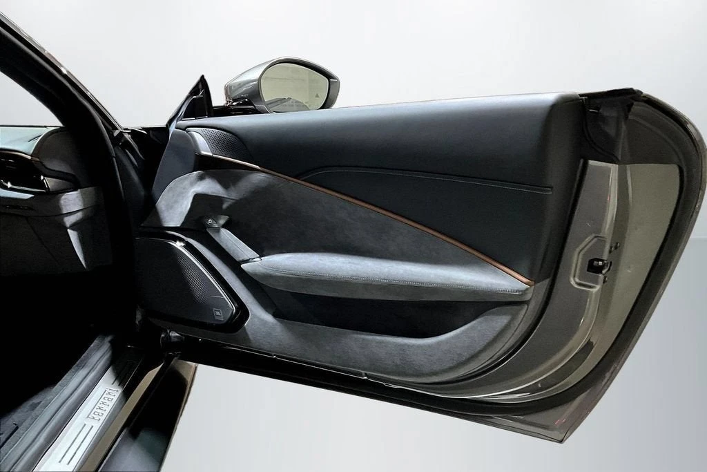 2023 Ferrari Roma - Image 24 of 31