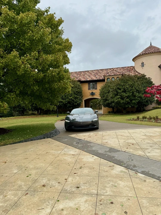 2023 Ferrari Roma - Image 12 of 31
