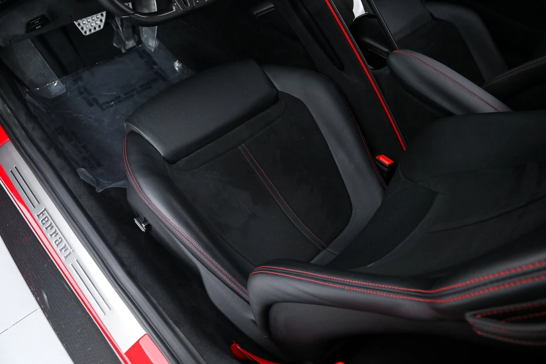 2023 Ferrari Roma - Image 25 of 31