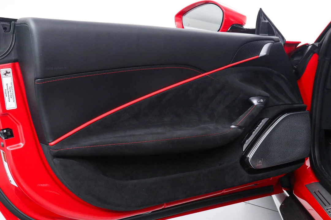 2023 Ferrari Roma - Image 24 of 31