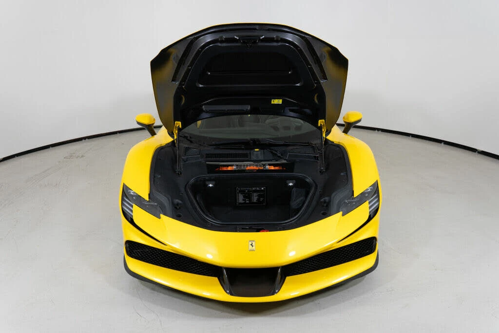 2023 Ferrari SF90 Spider - Image 28 of 31