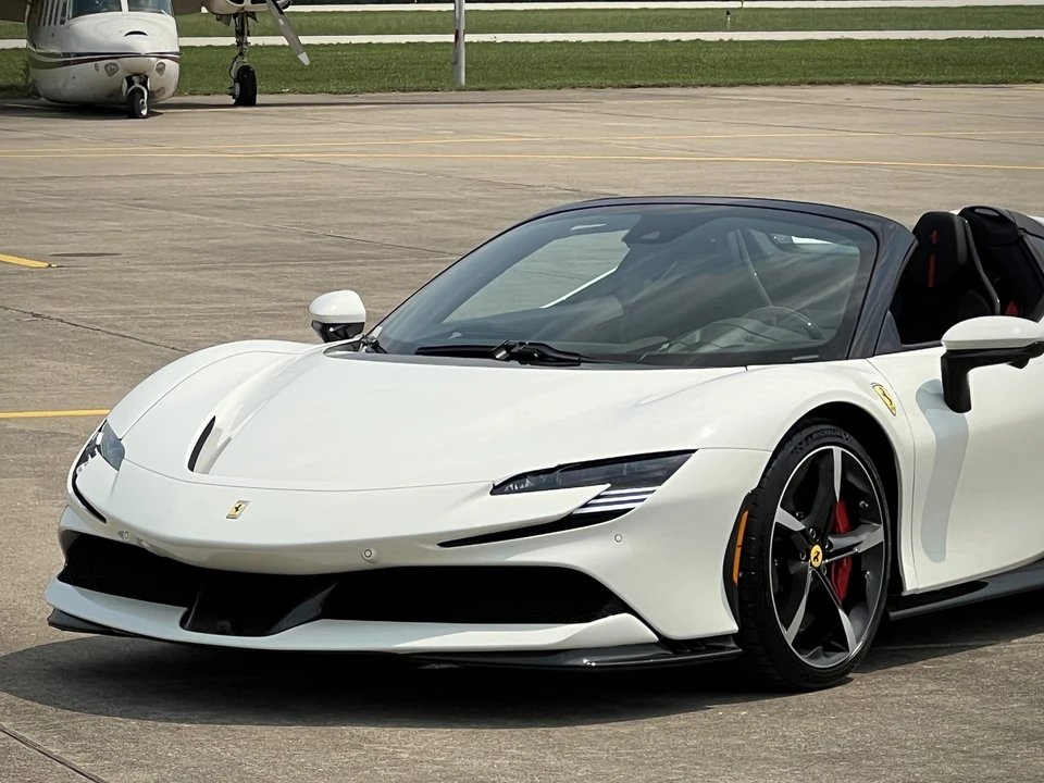 2023 Ferrari SF90 Spider - Image 26 of 31