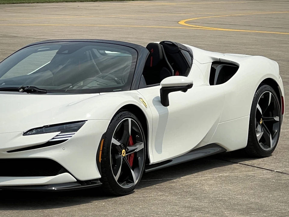 2023 Ferrari SF90 Spider - Image 28 of 31