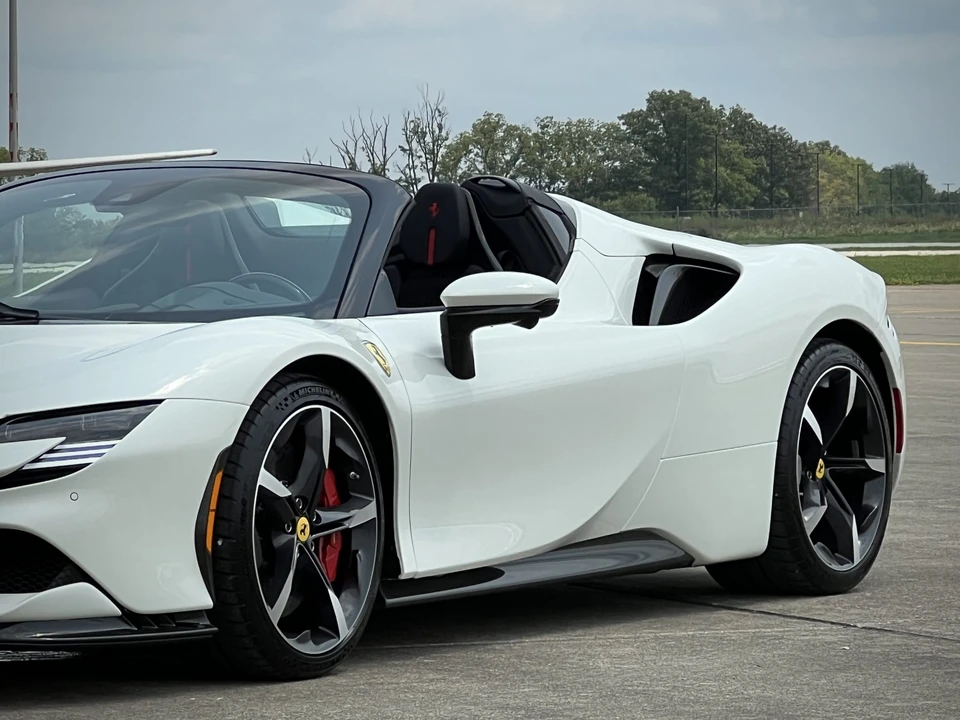 2023 Ferrari SF90 Spider - Image 27 of 31