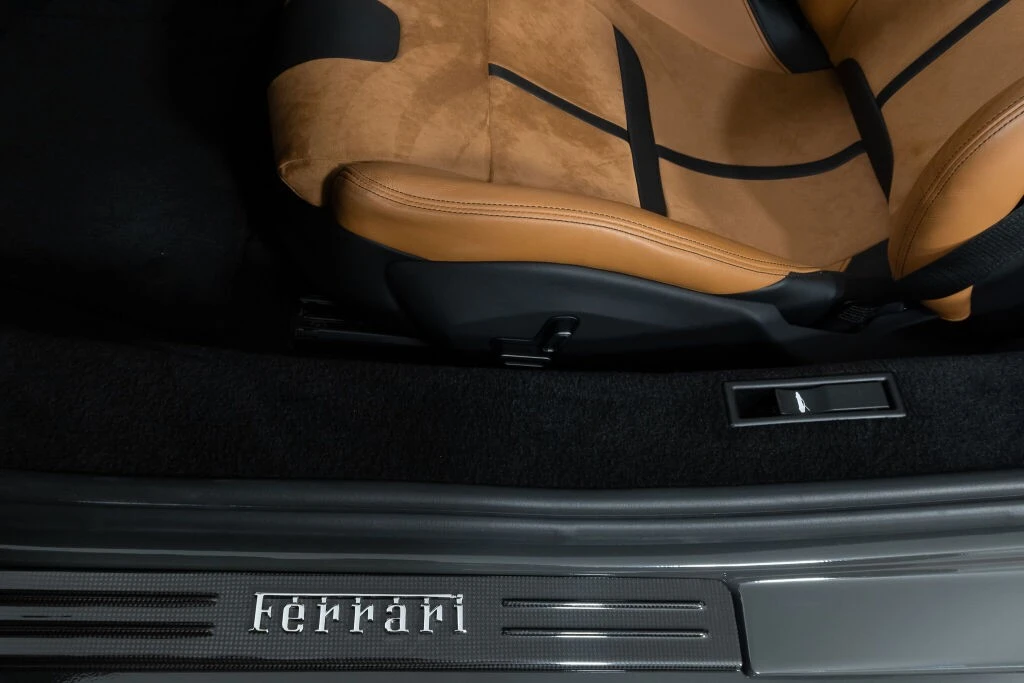 2023 Ferrari SF90 Spider - Image 28 of 31