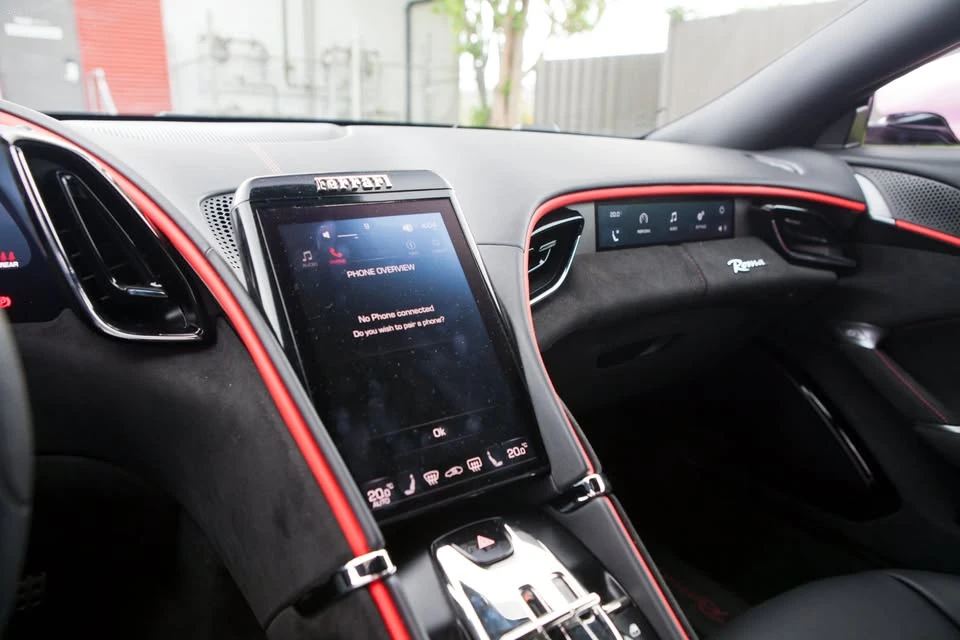 2023 Ferrari Roma - Image 16 of 19