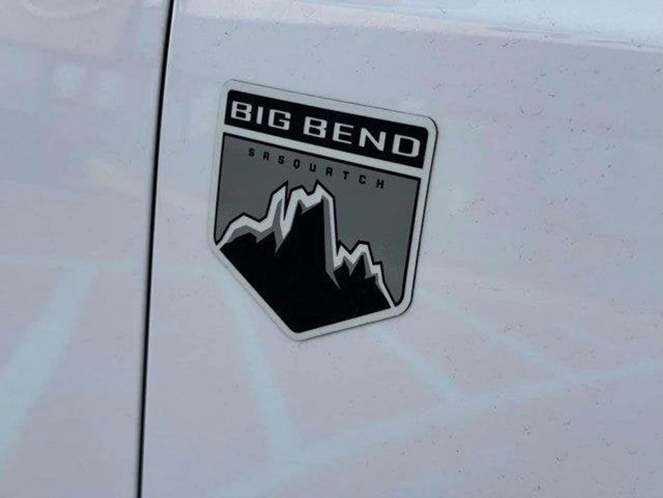 2023 Ford Bronco 6th Gen - Image 9 of 10