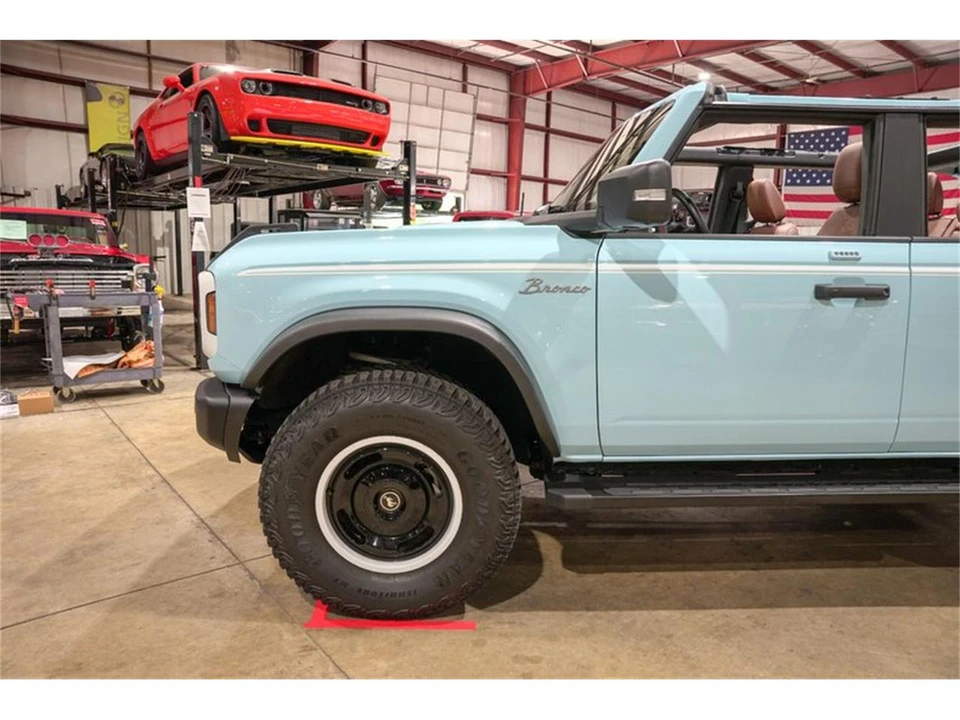 2023 Ford Bronco 6th Gen - Image 3 of 31