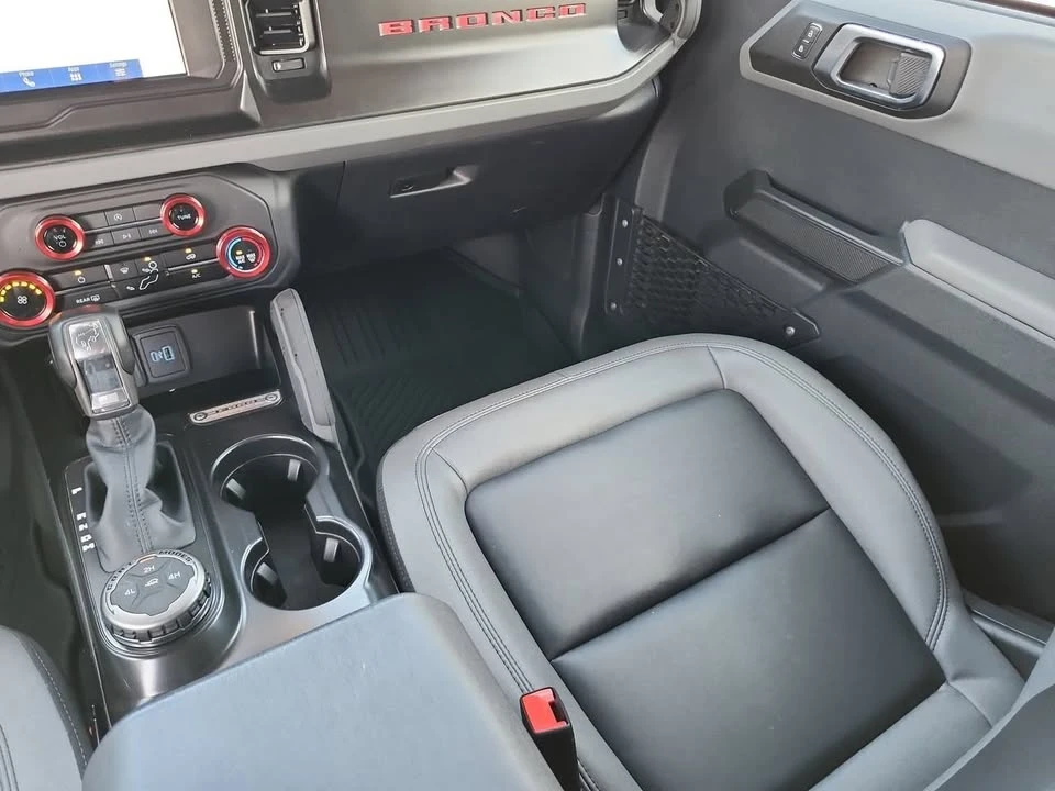 2023 Ford Bronco 6th Gen - Image 9 of 10
