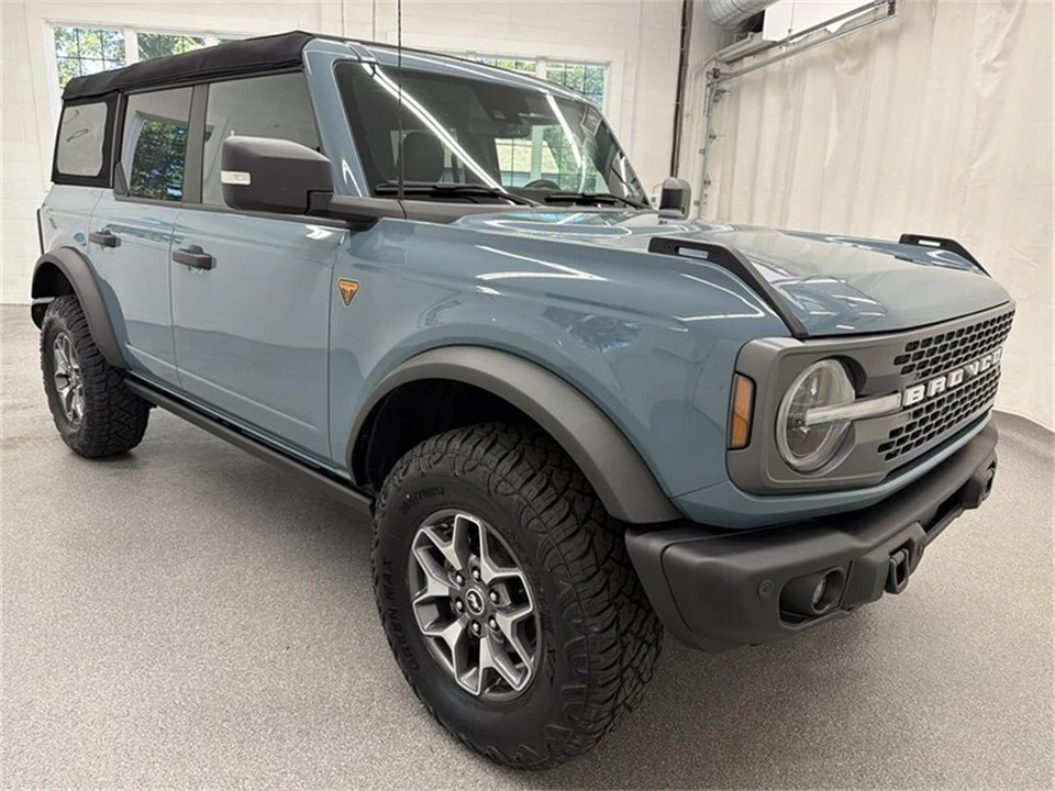 2023 Ford Bronco 6th Gen - Image 3 of 16