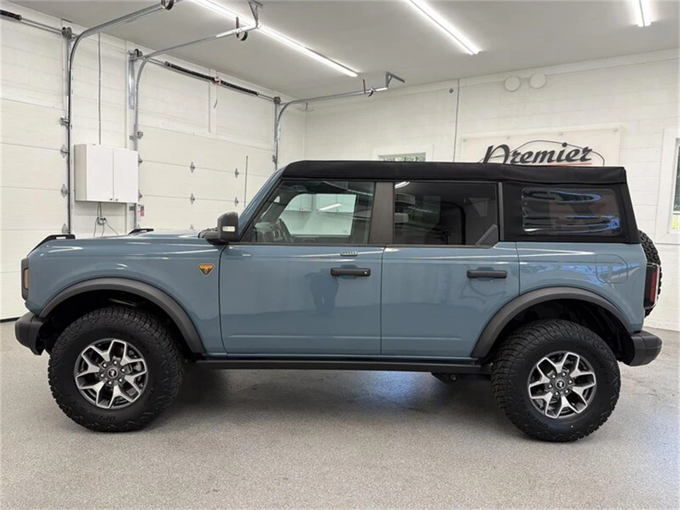 2023 Ford Bronco 6th Gen - Image 8 of 16