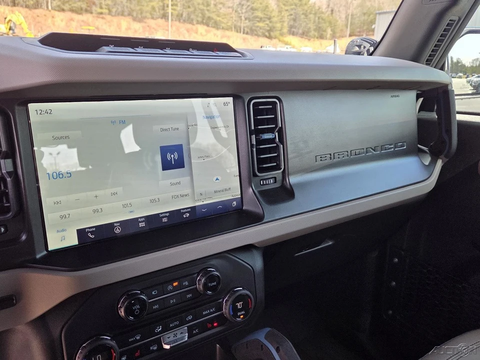 2023 Ford Bronco 6th Gen - Image 10 of 21