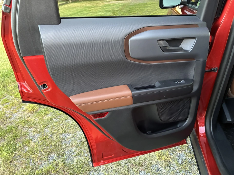 2023 Ford Bronco 6th Gen - Image 15 of 31