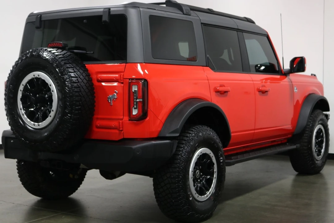 2023 Ford Bronco 6th Gen - Image 10 of 12