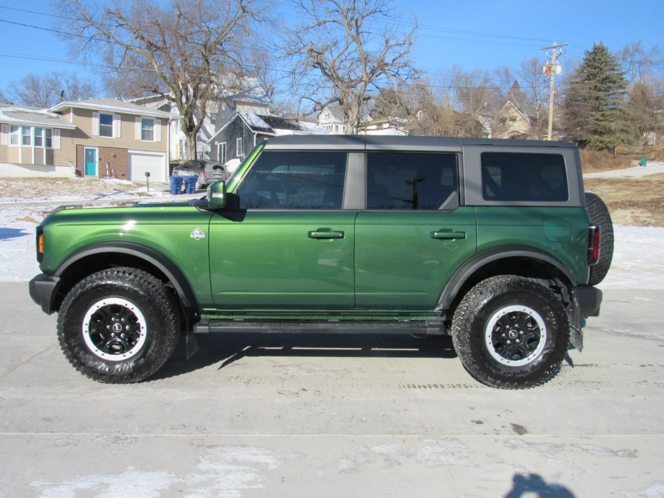 2023 Ford Bronco 6th Gen - Image 10 of 12