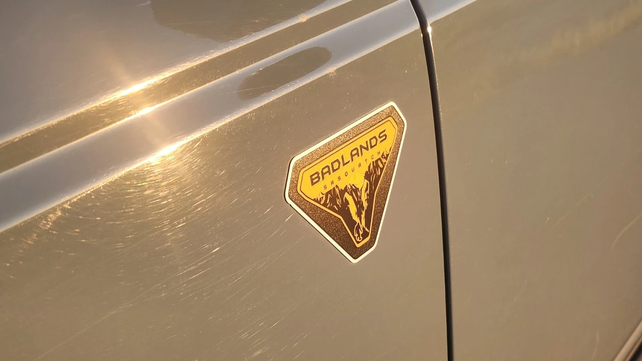 2023 Ford Bronco 6th Gen - Image 16 of 24