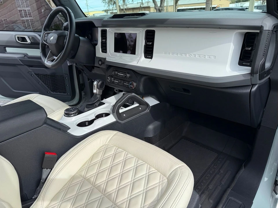 2023 Ford Bronco 6th Gen - Image 9 of 12