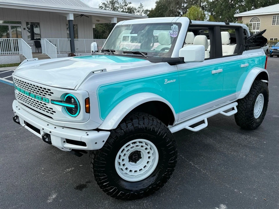 2023 Ford Bronco 6th Gen - Image 9 of 12