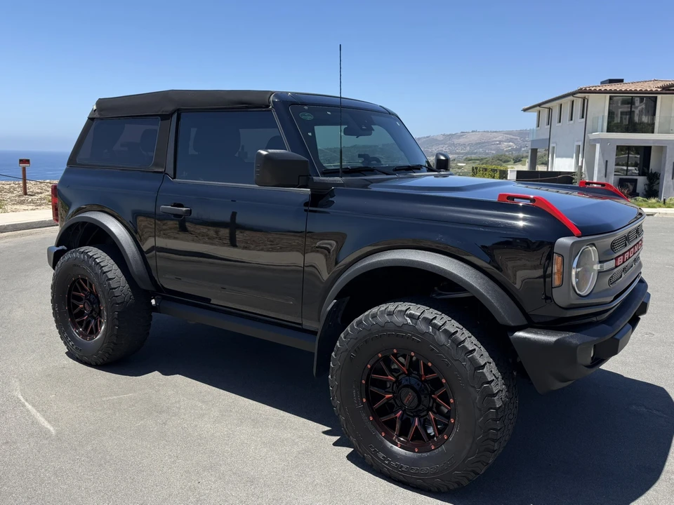2023 Ford Bronco 6th Gen - Image 2 of 17