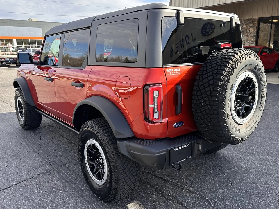 2023 Ford Bronco 6th Gen - Image 8 of 12